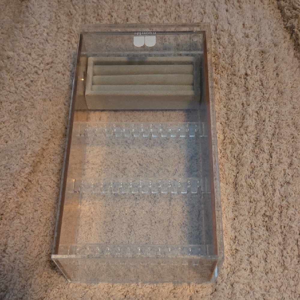 Clear and Tan Jewelry Organizer